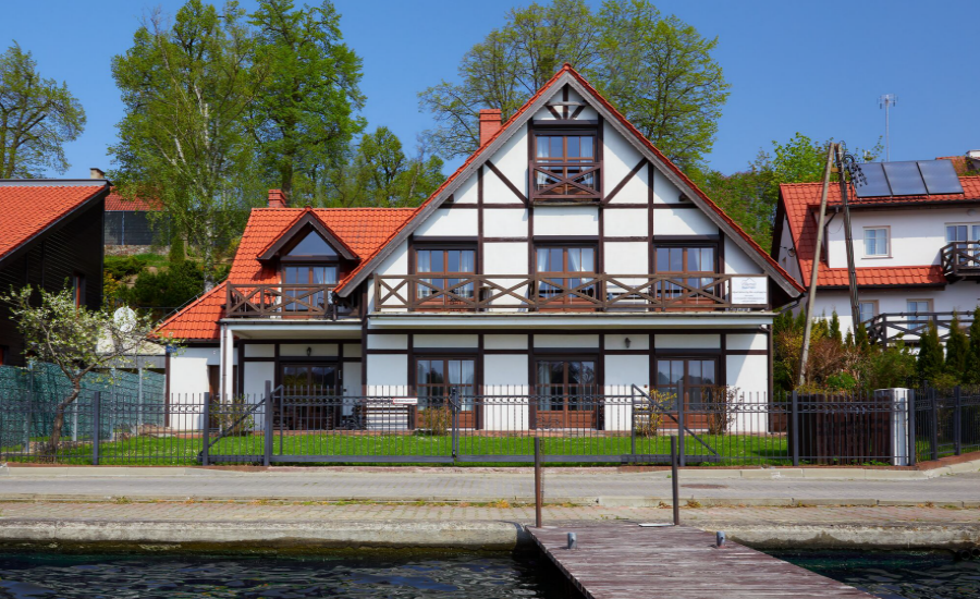 Willa nad jeziorem Mikołajki apartamenty jeziora Mazury wakacje w Polsce