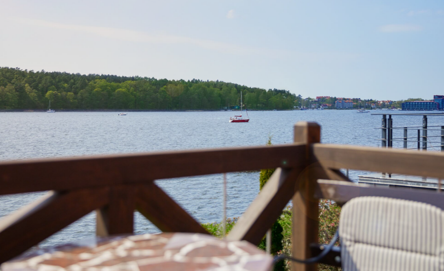 Willa nad jeziorem Mikołajki apartamenty jeziora Mazury wakacje w Polsce